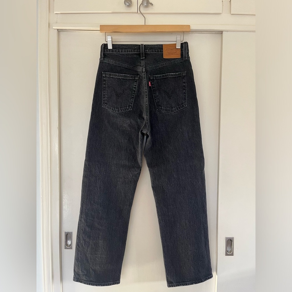 Women’s Levi’s Ribcage Straight Ankle. Black denim. Size 26